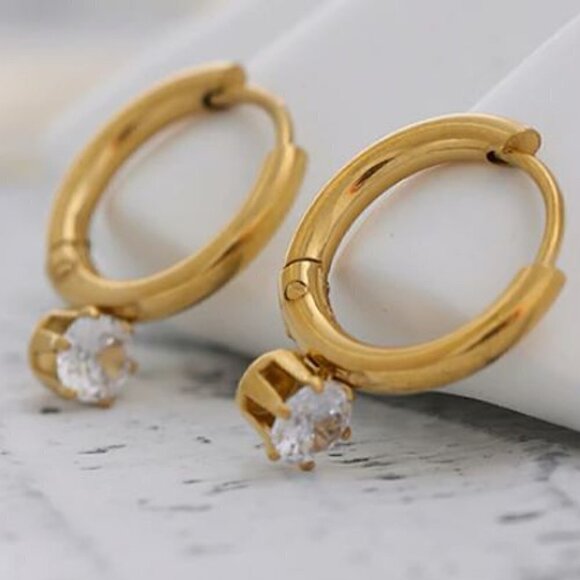 ❤️ Gold Plated Cubic Zirconia Minimalist Hoop Earrings - Picture 4 of 8